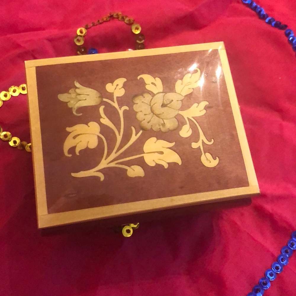 Old MUSIC BOX MADE IN ITALY